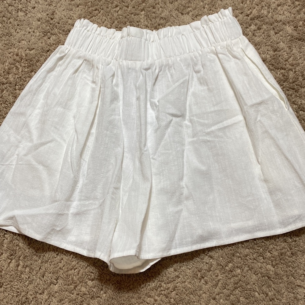 NWT Showpo. White High Waisted Elastic Waist Shorts 4 - Picture 3 of 7